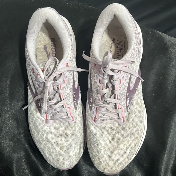 Brooks Ghost 14, Size 9 - Picture 1 of 4